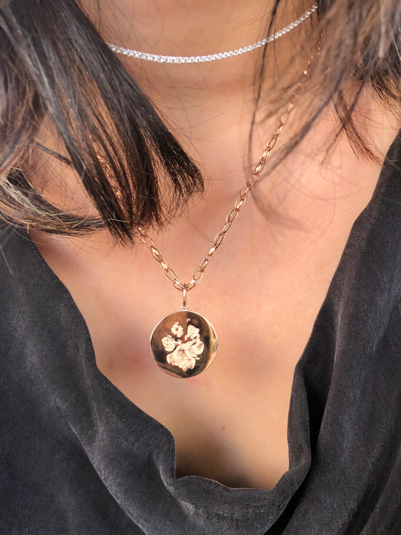 Personalized jewelry uniquely created for you and your loves ones. Our completely customizable jewelry are sentimental statements that you will cherish for generations: signet rings, nameplate necklaces, baby bracelets and more..