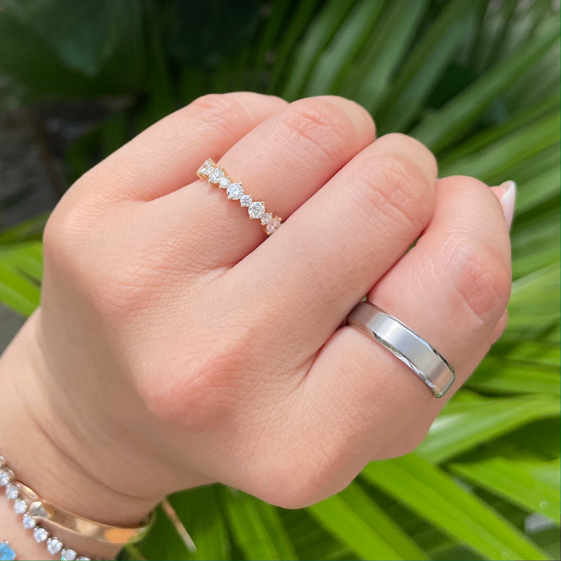 Alternating Large & Small Diamond Ring